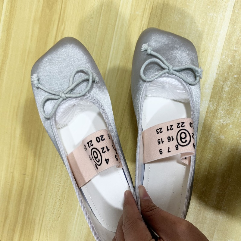 Mary Jane Shoes - รองเท้าแมรี่เจนผู้หญิงแบบใหม่ ดีไซน์สวยงาม หัวมน ส้นเตี้ย แฟชั่นสำหรับผู้หญิง รองเท้าส้นแบนแบบเรียบง่าย