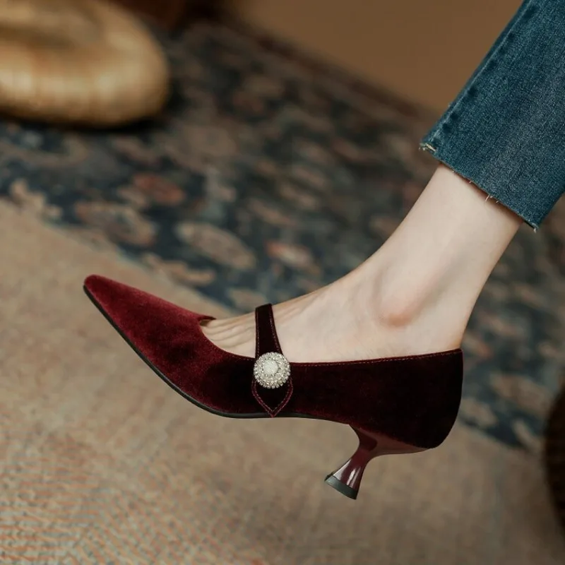 รองเท้าส้นเข็มแบบแมรี่เจนหัวแห - Mary Jane Shoes บทวิจารณ์และราคา