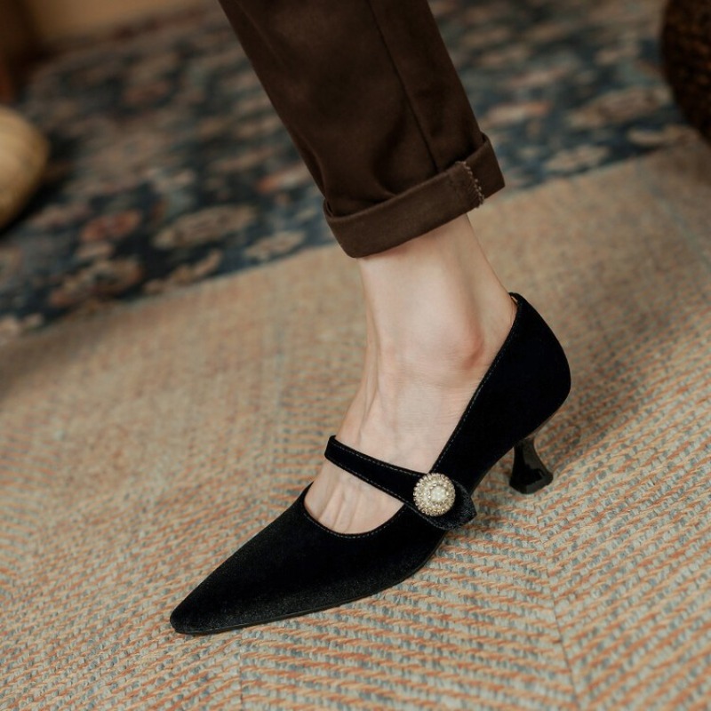 รองเท้าส้นเข็มแบบแมรี่เจนหัวแห - Mary Jane Shoes บทวิจารณ์และราคา