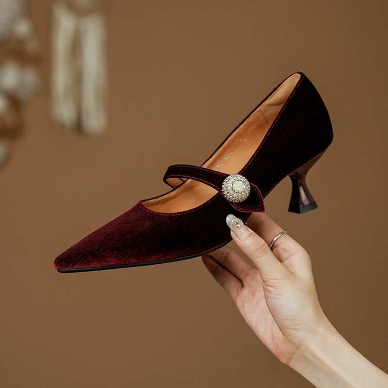 รองเท้าส้นเข็มแบบแมรี่เจนหัวแห - Mary Jane Shoes บทวิจารณ์และราคา